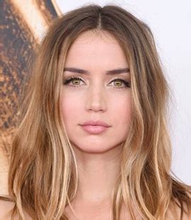 Ana de Armas Height Weight Body Measurements Bra Size Age。